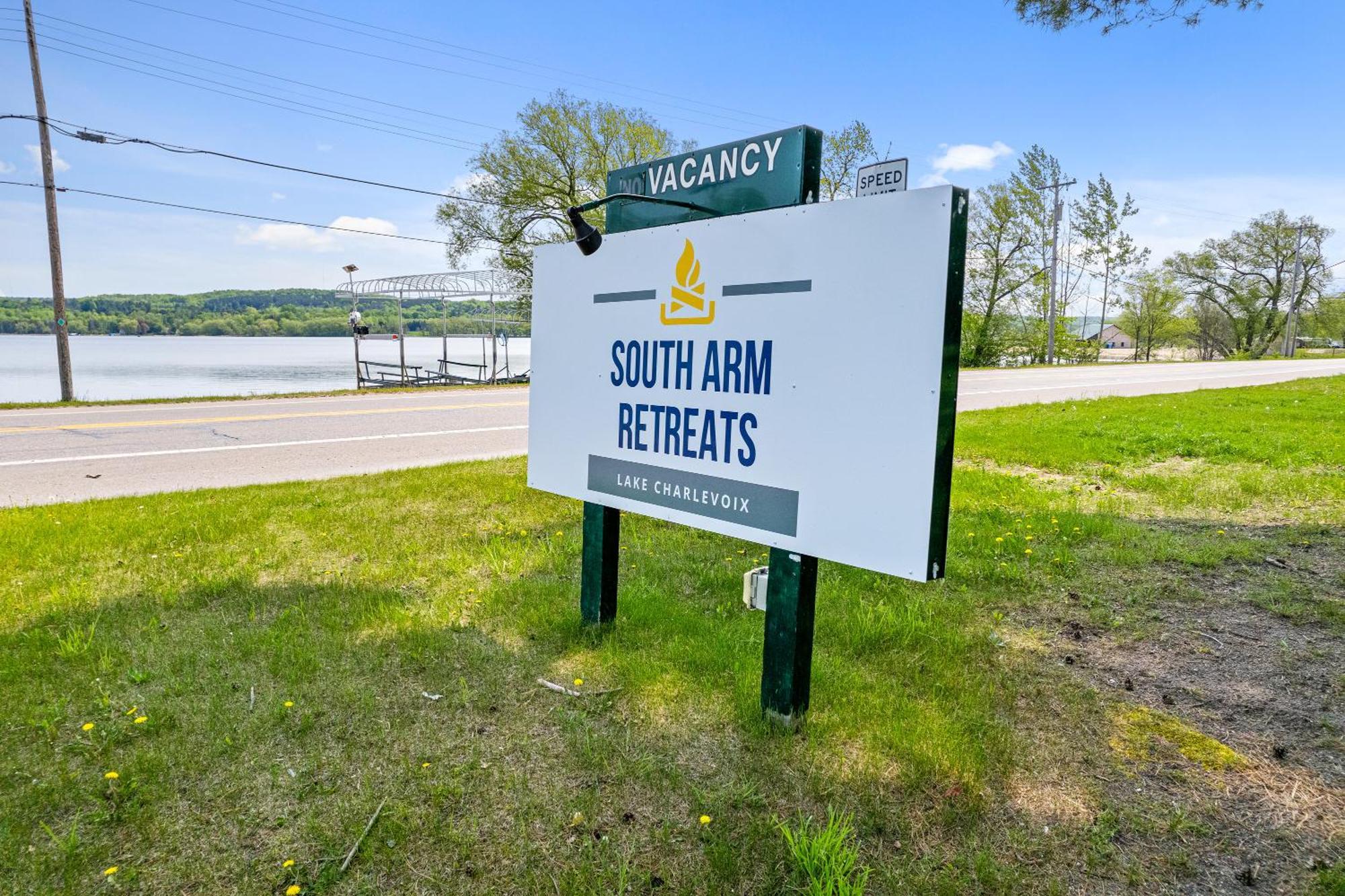 South Arm Retreats Motel East Jordan Exterior photo